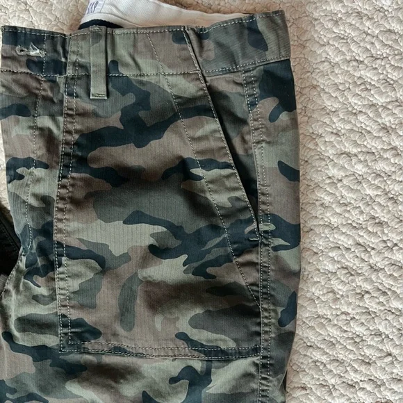 GAP Women’s Girlfriend Chino Camo Pants - sz 10 tall - Picture 4 of 7